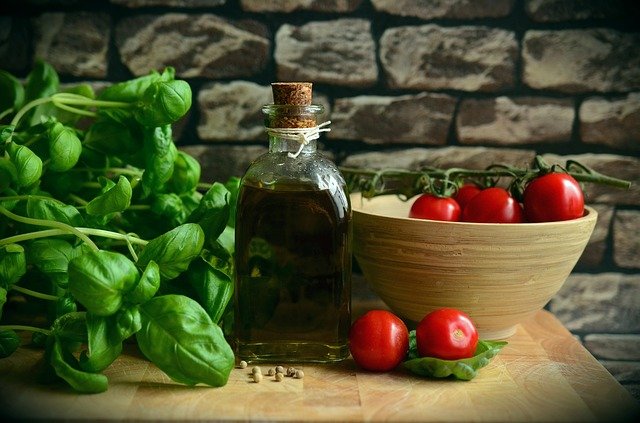 Tomaten, Olivenöl und Knoblauch - für die perfekte Bruschetta